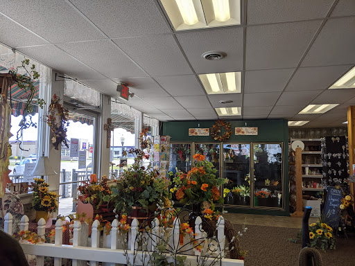 Florist «Lakeside Florist», reviews and photos, 744 Capital Ave SW, Battle Creek, MI 49015, USA