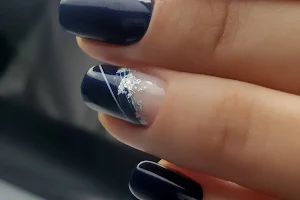 Veiling Nails image