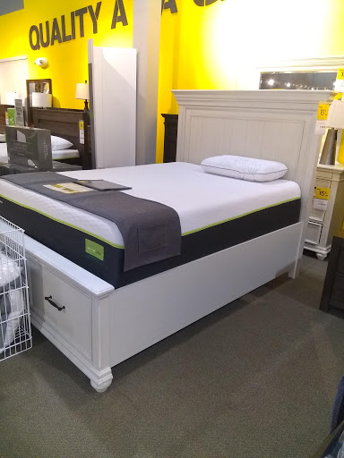 Furniture Store «Art Van Furniture - Muskegon», reviews and photos, 630 Seminole Rd, Muskegon, MI 49441, USA