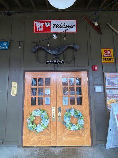 American Restaurant «Cracker Barrel Old Country Store», reviews and photos, 16 Nashua Rd, Londonderry, NH 03053, USA