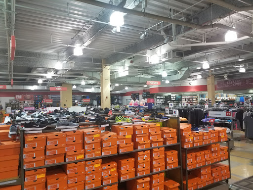 Shoe Store «DSW Designer Shoe Warehouse», reviews and photos, 3721 Palisades Center Dr, West Nyack, NY 10994, USA