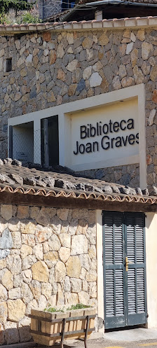 Biblioteca Municipal Joan Graves Avinguda Arxiduc Lluís Salvador, s/n, 07179 Deyá, Illes Balears, España