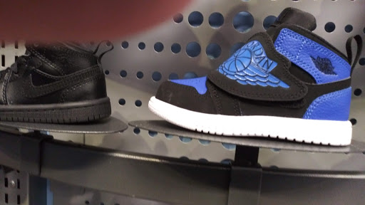 Shopping Mall «New Landing Mall», reviews and photos, Troost Ave & E Meyer Blvd, Kansas City, MO 64131, USA