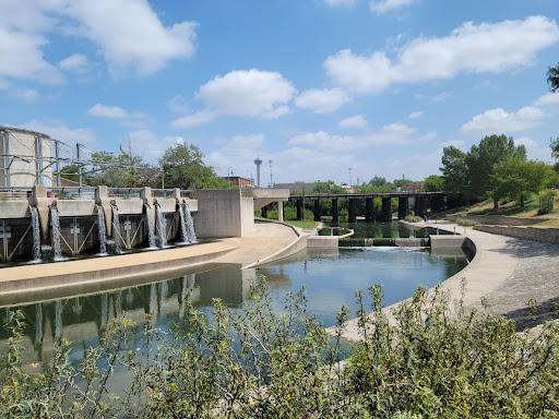 Riverwalk: Eagleland Dr Trailhead