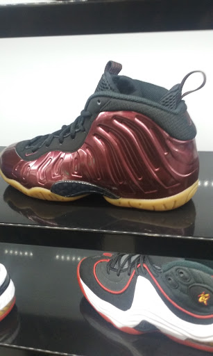 Shoe Store «Shoe Palace», reviews and photos, 1 Sun Valley Mall E119, Concord, CA 94520, USA