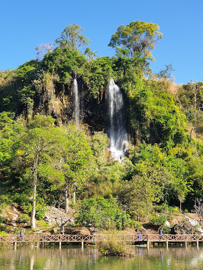 น้ำตกธารารักษ์ Thara Rak Waterfall