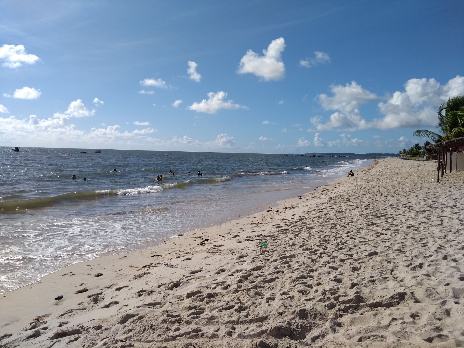 Zdjęcie Plaża Acau z powierzchnią jasny piasek