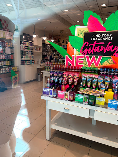 Shopping Mall «West Oaks Mall», reviews and photos, 9401 W Colonial Dr, Ocoee, FL 34761, USA