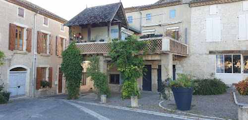 Maison de caractère, rénovée avec vue sur place du village à Castelnau-Montratier-Sainte-Alauzie