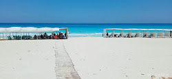 Foto von Nosour Al Abyad Beach annehmlichkeitenbereich