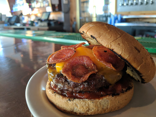 Bar & Grill «Tabbs Sports Bar & Grill», reviews and photos, 148 N 20th Ave, Cornelius, OR 97113, USA