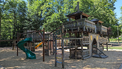 Aire de jeux du château à Thaon-les-Vosges