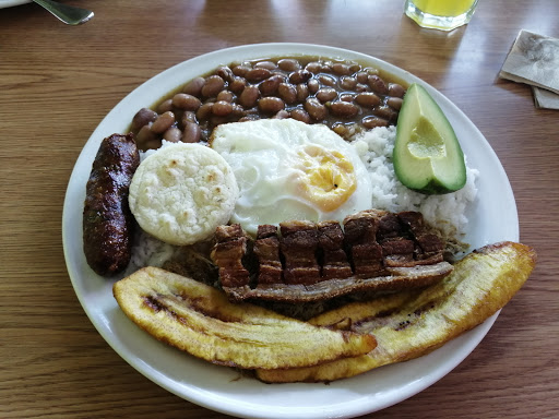 Macondo Restaurante De Comida Colombiana