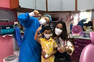 Dr.Au Children and Family Dental Clinic คลินิกทำฟันเด็กหมออุ image