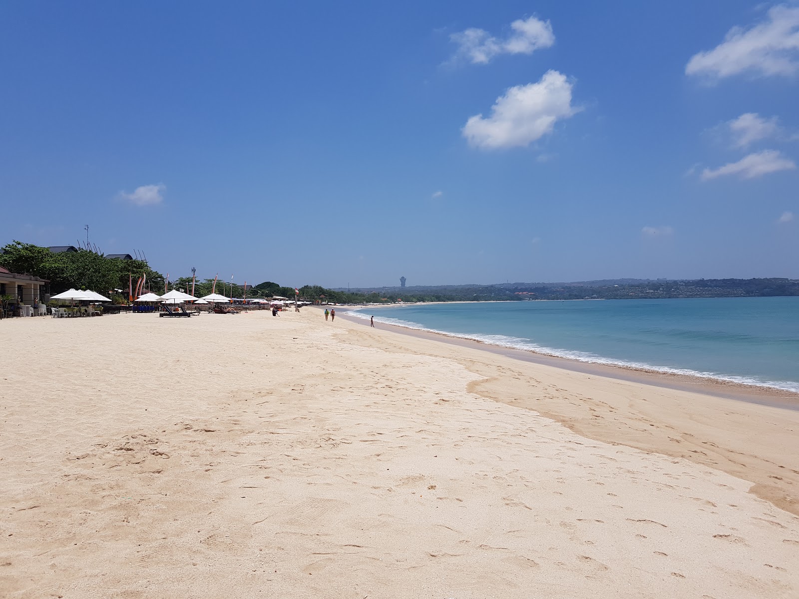 Photo de Kedonganan Beach avec sable fin et lumineux de surface