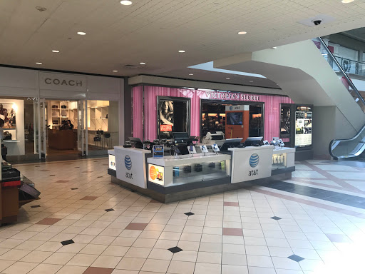 Cell Phone Store «AT&T Authorized Retailer», reviews and photos, 2500 N Mayfair Rd, Wauwatosa, WI 53226, USA