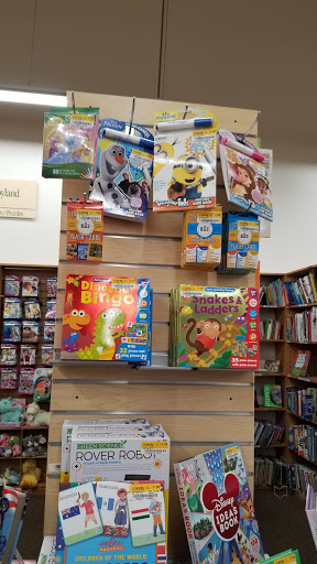 Book Store «Half Price Books», reviews and photos, 1075 E Golf Rd, Schaumburg, IL 60173, USA