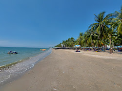 Bangsaen Beach'in fotoğrafı çok temiz temizlik seviyesi ile