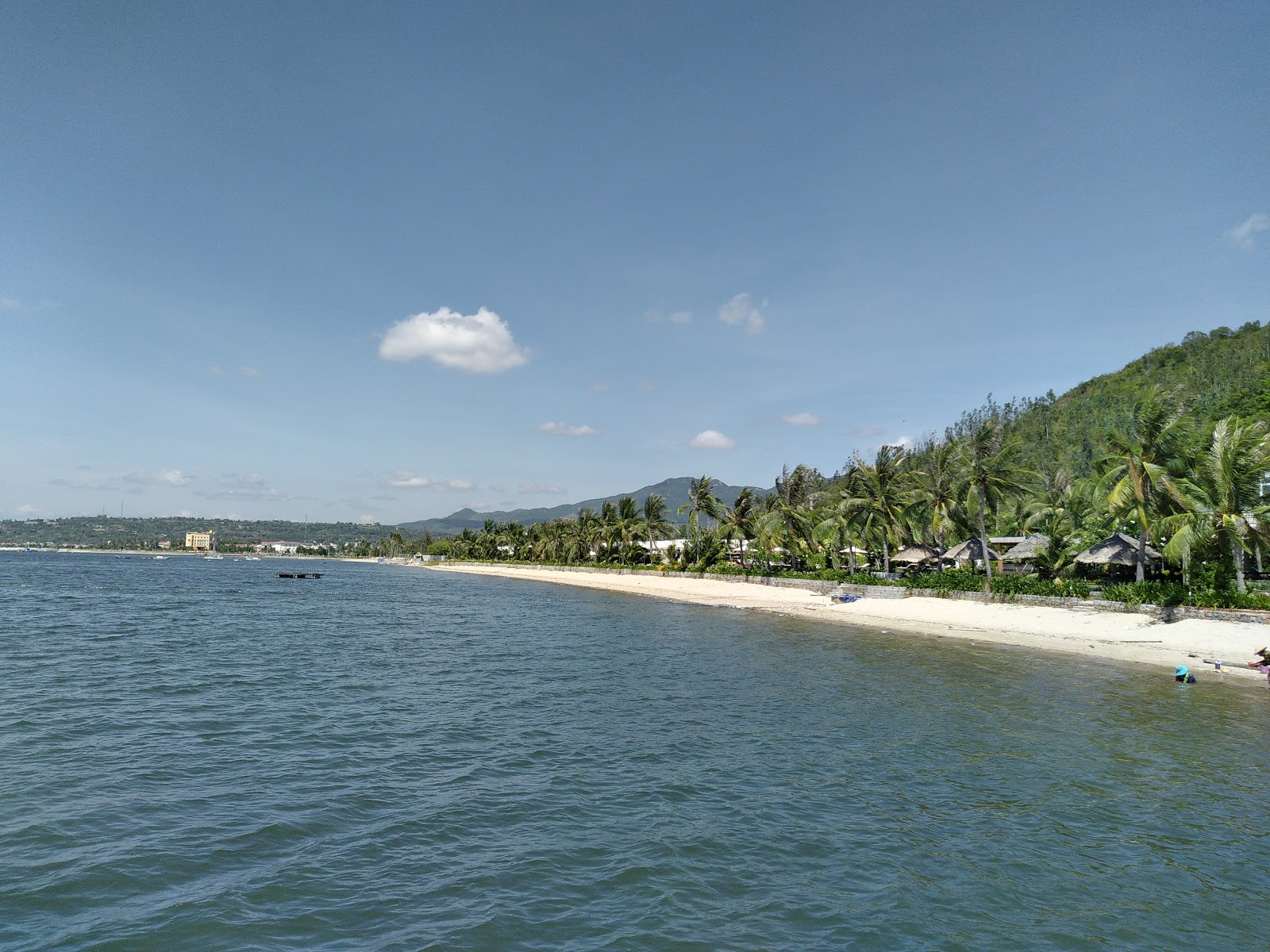 Photo of Song Cau Beach with very clean level of cleanliness