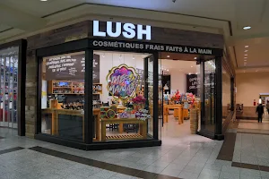 Lush Cosmetics Montreal Eaton Centre image