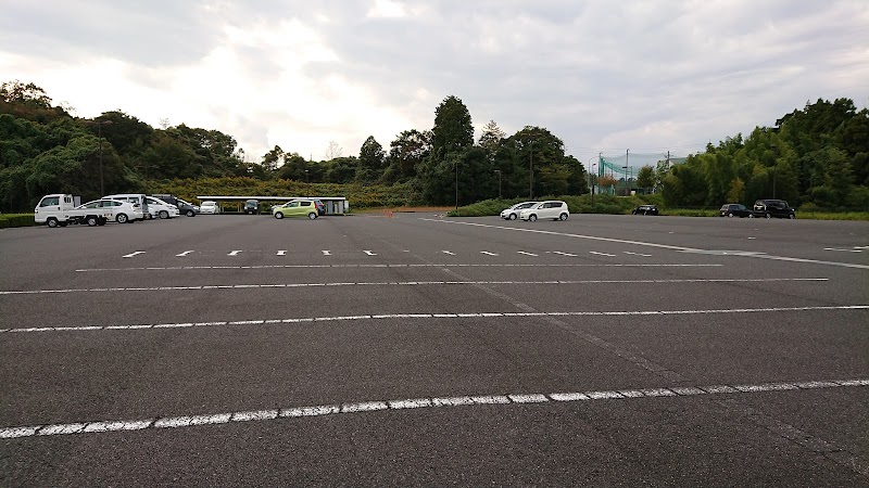 島根県立プール 駐車場