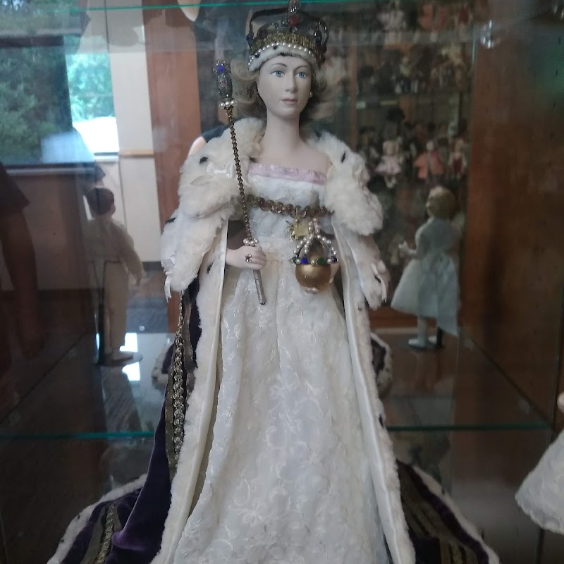 Eliza Cruce Hall Doll Museum