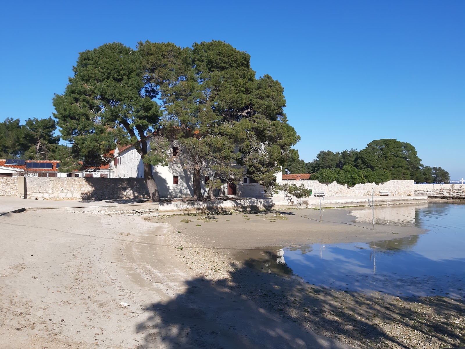 Foto de Pjescana plaza con agua cristalina superficie