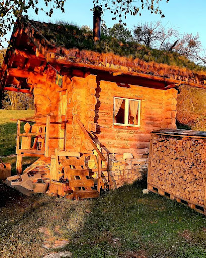 NikoLogs Constructions en rondins bruts / Naturstamm Holzbau