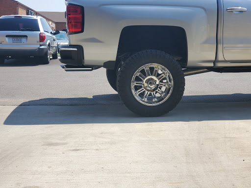 Auto Repair Shop «Meineke Car Care Center», reviews and photos, 4245 N St Peters Pkwy, St Peters, MO 63304, USA