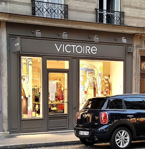 Victoire Femme à Paris