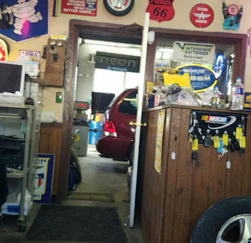 Auto Repair Shop «Albert Auto Service - Downtown», reviews and photos, 427 1st Ave SE, Cedar Rapids, IA 52401, USA