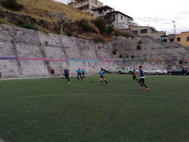 Opiniones de Liga Deportiva San Sebastian en Quito - Campo de fútbol