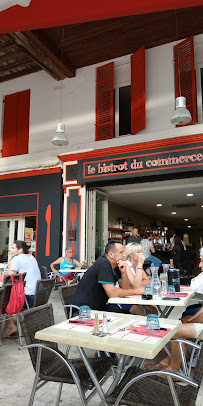 Atmosphère du Restaurant Le Bistrot du Commerce à Miramont-de-Guyenne - n°11