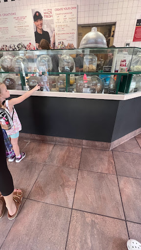 Ice Cream Shop «Cold Stone Creamery», reviews and photos, 1 Levee Way #2104, Newport, KY 41071, USA