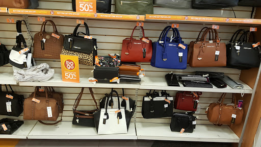 Shoe Store «Payless ShoeSource», reviews and photos, 1071 N Collins St, Arlington, TX 76011, USA