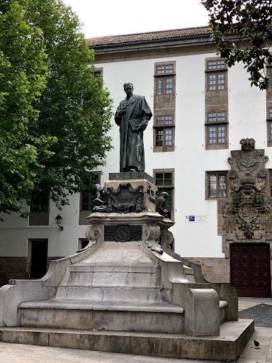 Monumento a Montero Ríos