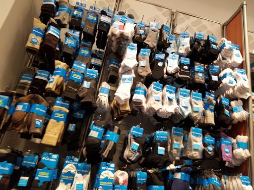 Sportswear Store «Columbia Sportswear Store - Gilroy, CA», reviews and photos, 681 Leavesley Rd d135, Gilroy, CA 95020, USA