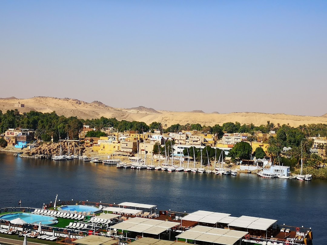 Memnon Hotel