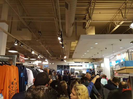 Sportswear Store «Columbia Sportswear Outlet Store - Orlando Premium Outlets», reviews and photos, 8166 Vineland Ave #1765, Orlando, FL 32821, USA