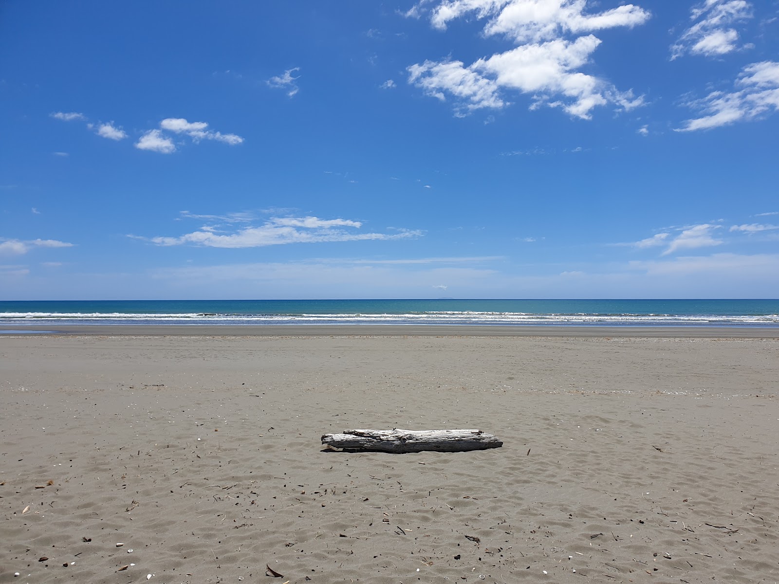 Fotografie cu Waiotahe Beach și așezarea