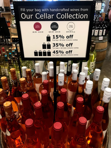 Wine Store «The Wine Cellar Outlet», reviews and photos, 1422 E Algonquin Rd, Schaumburg, IL 60173, USA