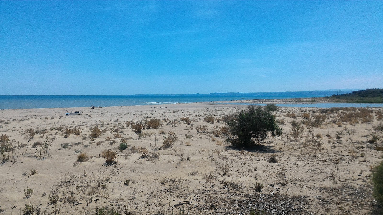 Foto von Primosole beach mit geräumige bucht