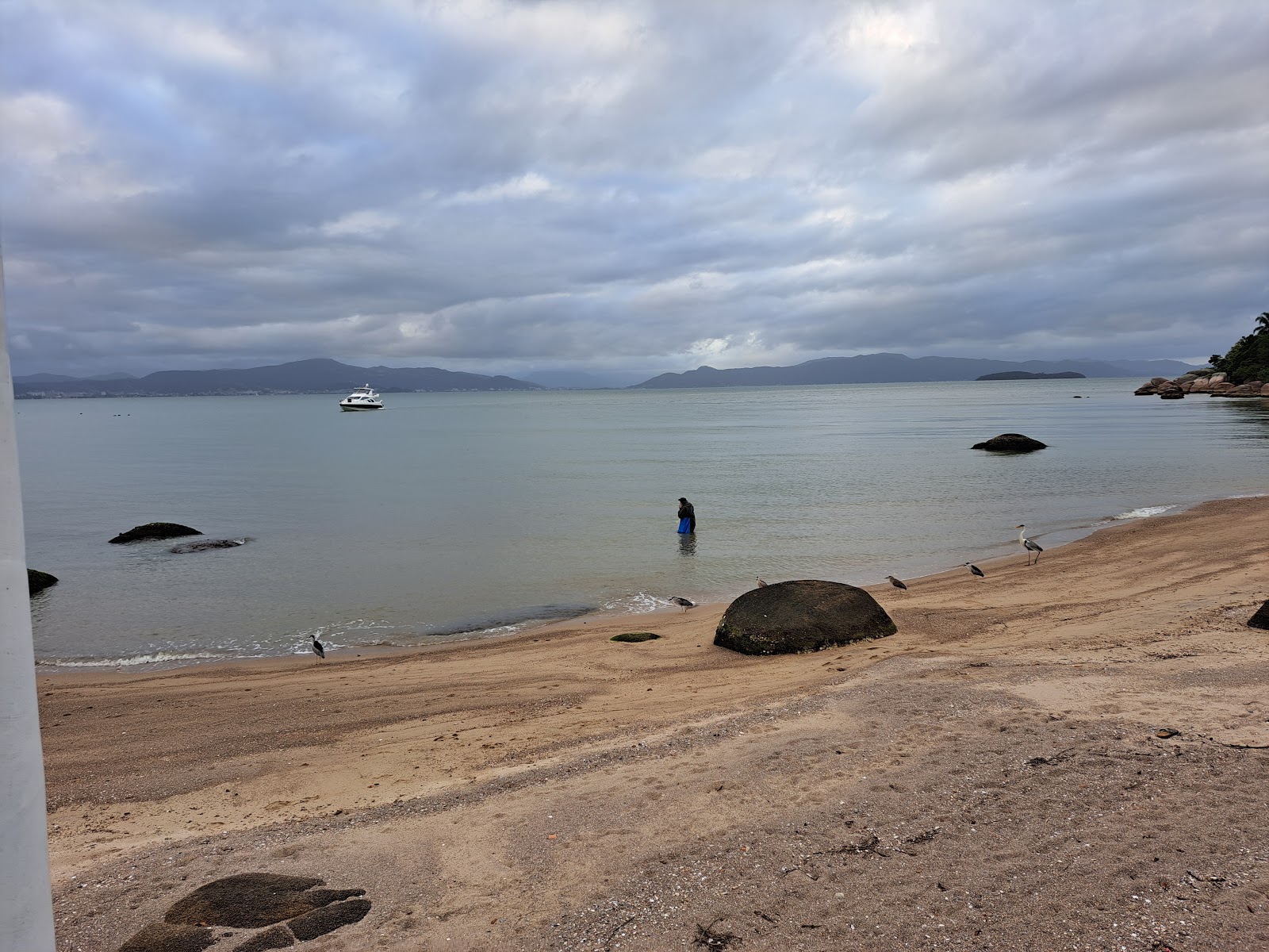 Praia dos Fufos'in fotoğrafı düz bir kıyı şeridi ile birlikte
