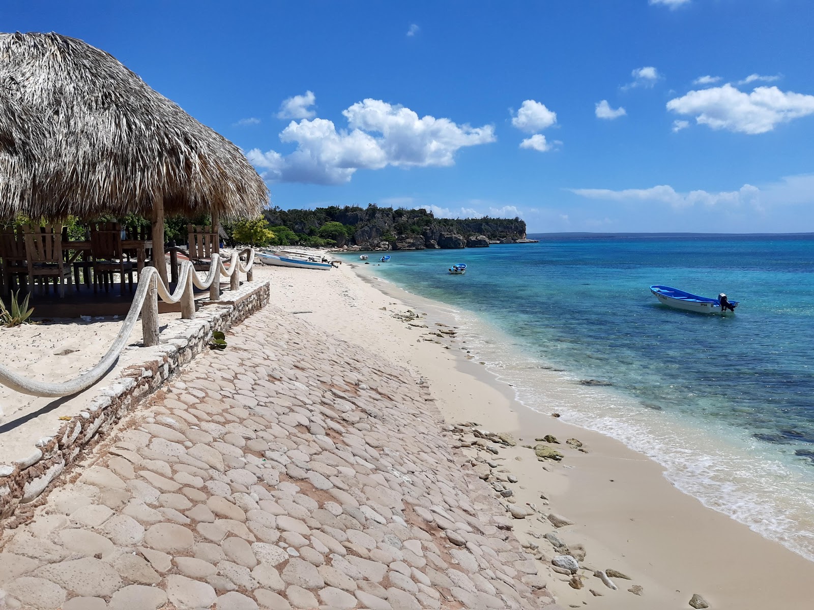 Photo de La Cueva beach avec un niveau de propreté de assez propre