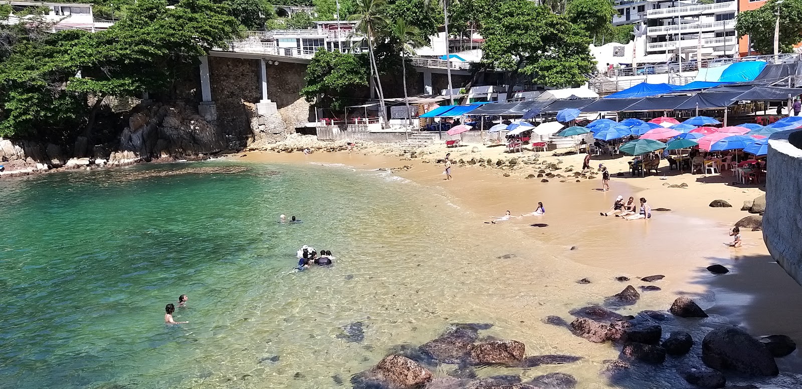 Foto von Playa Langosta mit sehr sauber Sauberkeitsgrad