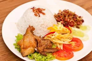 Nasi Uduk & Ayam Goreng Daeng ( Azka ) image