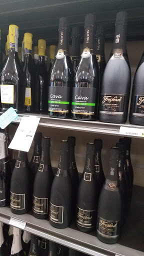 Liquor Store «Liquor Barn», reviews and photos, 2625 Scottsville Rd, Bowling Green, KY 42104, USA