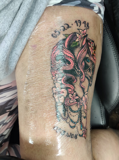 Tattoo Shop «Grimms Tattoo», reviews and photos, 3915 Broadway, Kansas City, MO 64111, USA