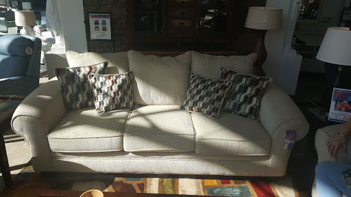 Furniture Store «Rooms To Go & Rooms To Go Kids Furniture Store - Mobile», reviews and photos, 3720 Airport Blvd, Mobile, AL 36608, USA