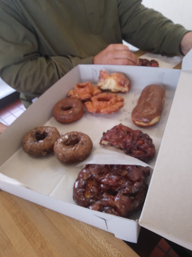 Donut Shop «Happy Donuts», reviews and photos, 305 2nd St NE, Puyallup, WA 98372, USA